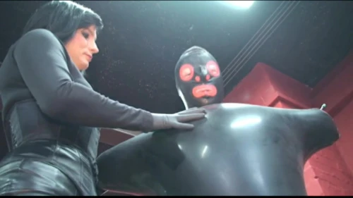 Shiny Latex Dommes Gas Mask Their Rubber Slaves: Watch on SadoOnly